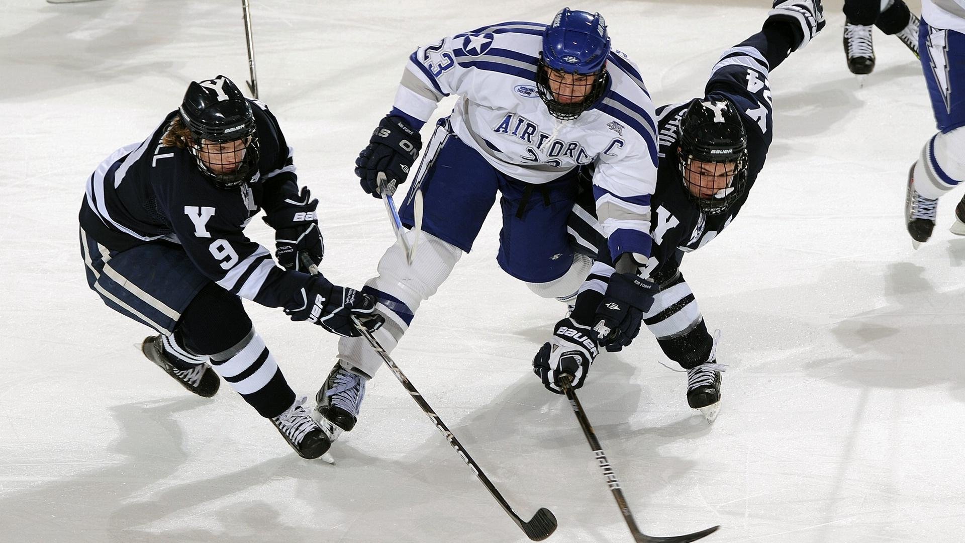 “中国足球运动员首次入驻国际联赛，开启海外征程”，中国有哪些足球运动员在国外联赛